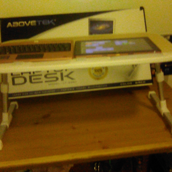 Iview Laptop Magnus Plus and Laptop Desk - Picture 8 of 11